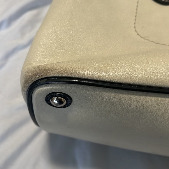 COACH LAURA Spectator Cream and Navy Blue Gently used purse. Great condition. - Picture 8 of 9